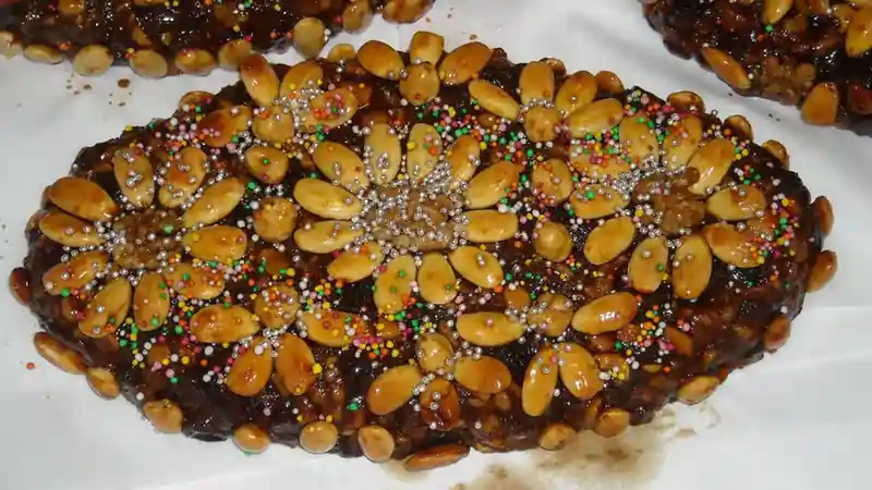 Is panisceddu, dolce tipico di Ortueri che viene distribuito in occasione dei fuochi di Sant'Antonio abate | In Sardegna con Dani