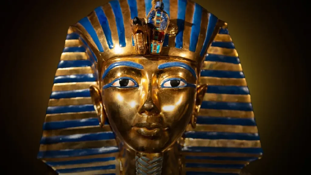 Mostra Tutankhamon Cagliari, maschera del Faraone bambino esposta | In Sardegna con Dani