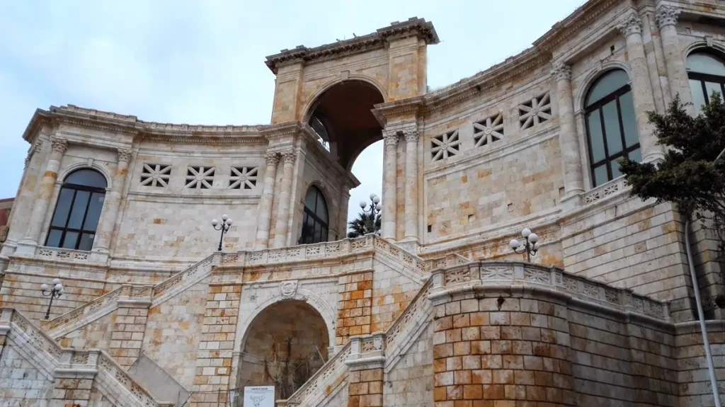 Cosa fare a Cagliari, il bastione di Saint Remy | In Sardegna con Dani