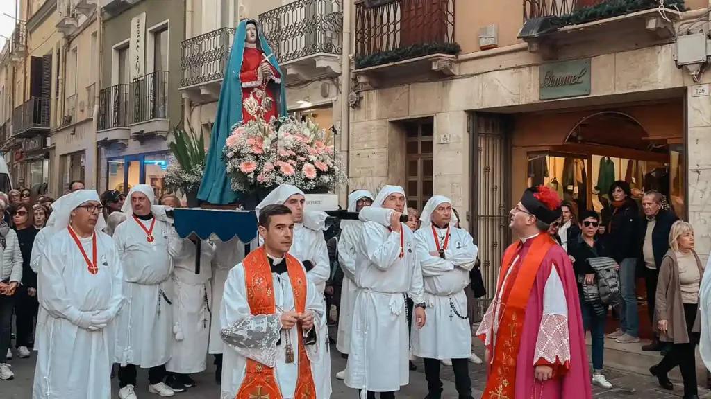 Settimana Santa Cagliari, la Madonna in processione | In Sardegna con Dani