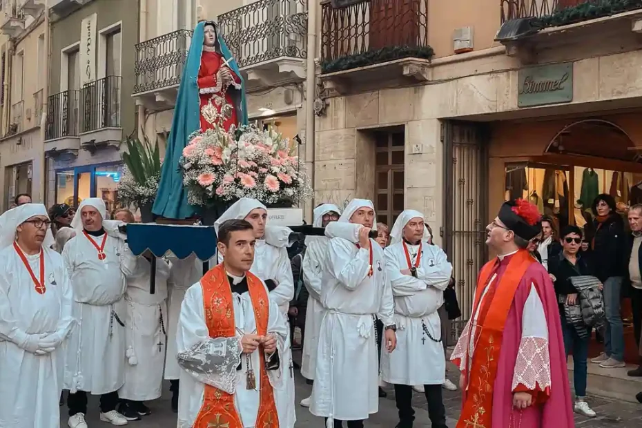 Settimana Santa Cagliari, la Madonna in processione | In Sardegna con Dani