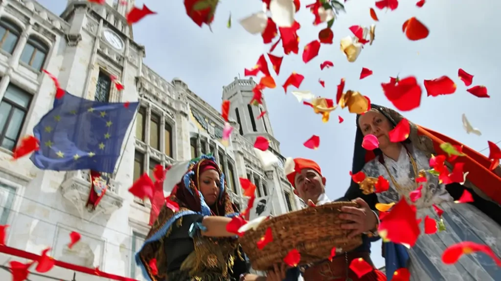 Sant'Efisio Cagliari 2026, infiorata davanti al palazzo storico del Comune | In Sardegna con Dani