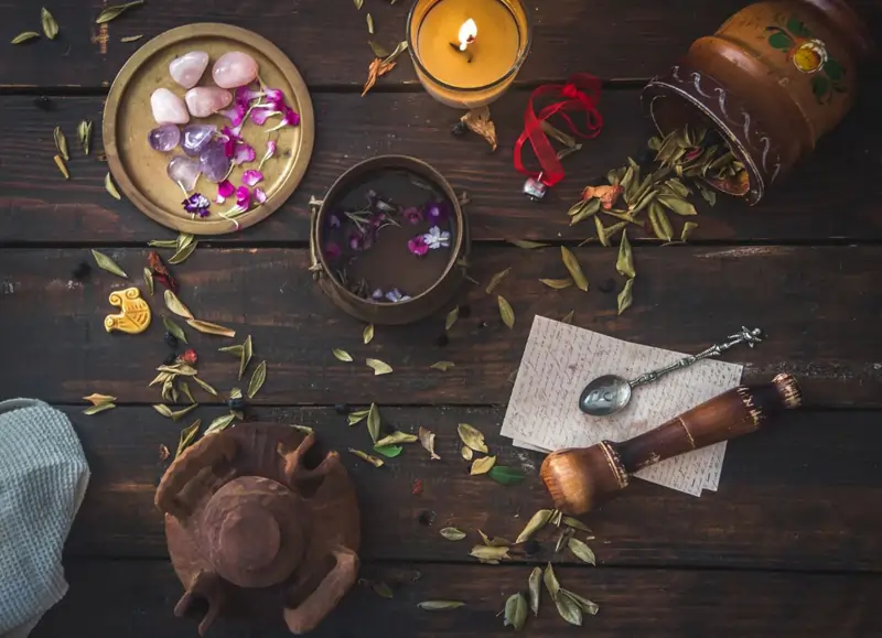 Laboratorio dedicato alla lavorazione delle erbe spontanee e alla cosmesi tradizionale sarda | In Sardegna con Dani