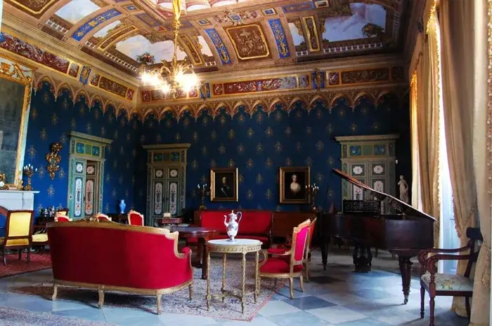Sala blu della palazzina della direzione a Montevecchio | In Sardegna con Dani 