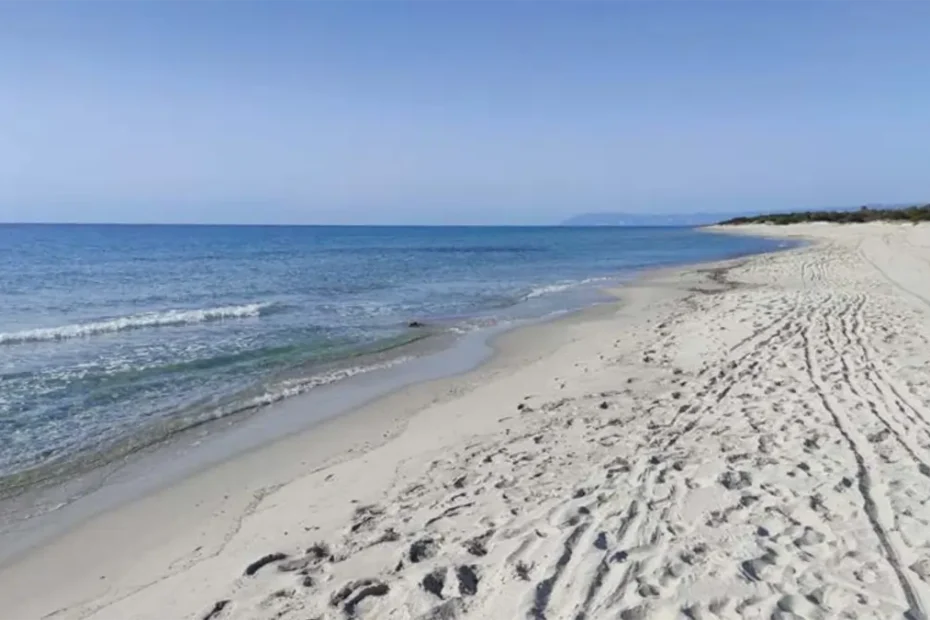 Spiaggia sabbiosa di Siniscola, ideale per una passeggiata durante la Primavera nel cuore della Sardegna | In Sardegna con Dani