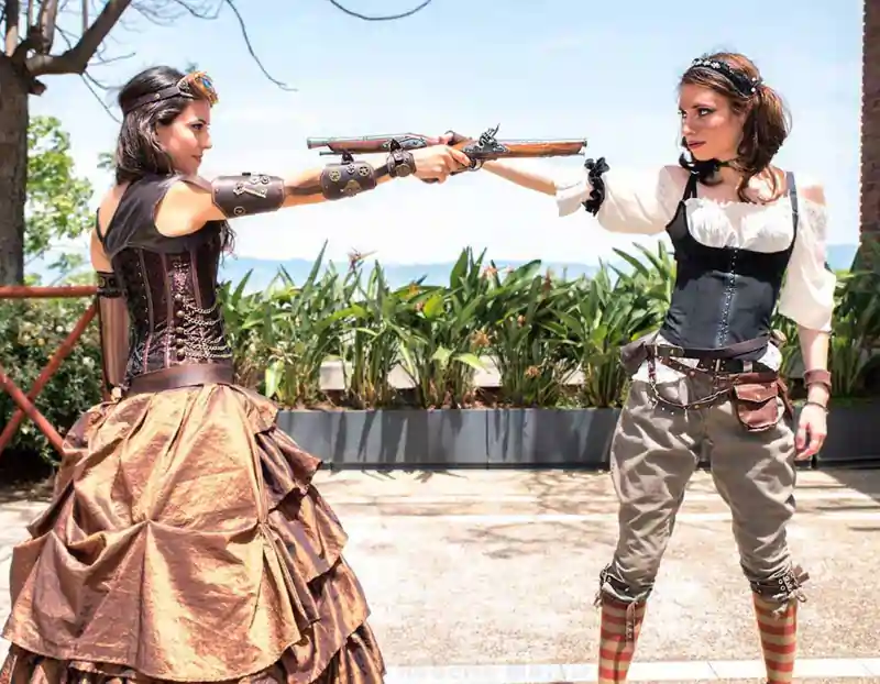 Coppia steampunk si sfida a duello alla grande Jatte di Cagliari | In Sardegna con Dani