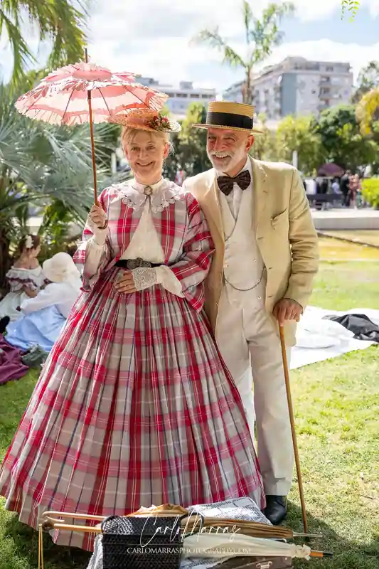 La Grande Jatte al parco della musica di Cagliari, coppia in abiti Vittoriani | In Sardegna con Dani
