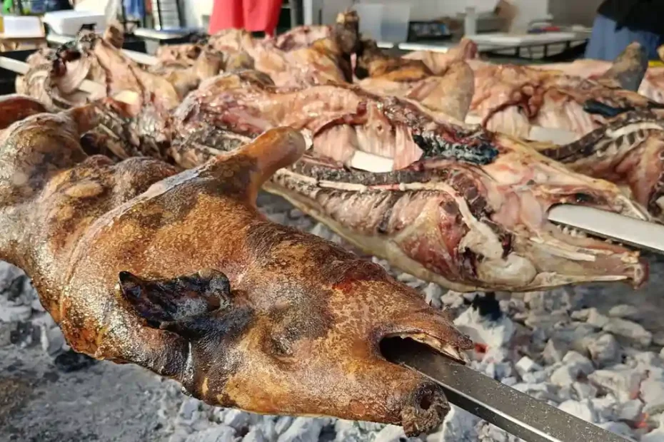 Maialetti sardi (porceddu) in cottura alla festa sarda | In Sardegna con Dani