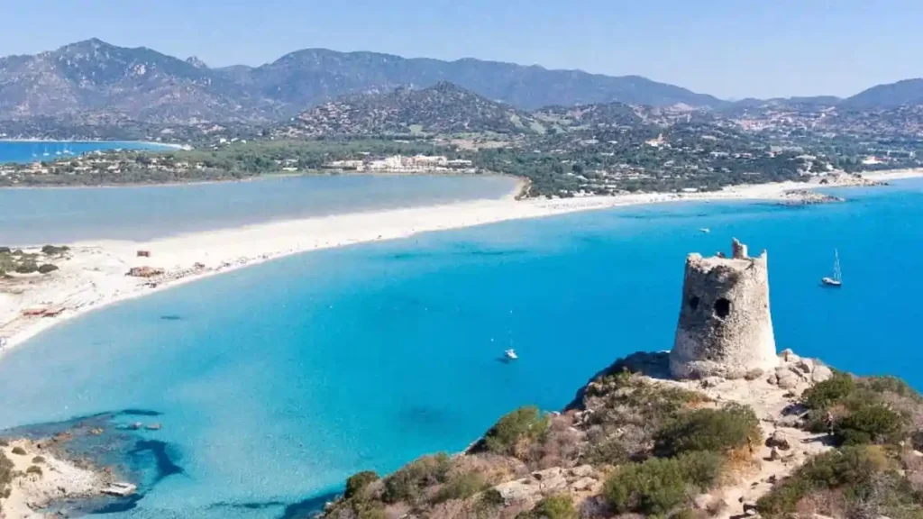 Spiaggia di Porto Giunco a Villasimius, perché non fari una passeggiata anche per Monumenti Aperti? | In Sardegna con Dani