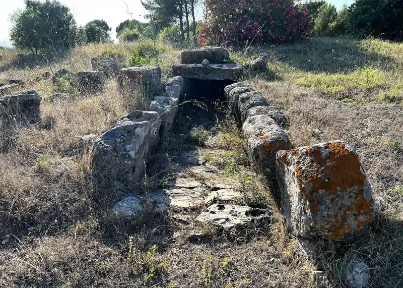 Tomba dei giganti a Sedda de Sa Caudela a Collinas | In Sardegna con Dani