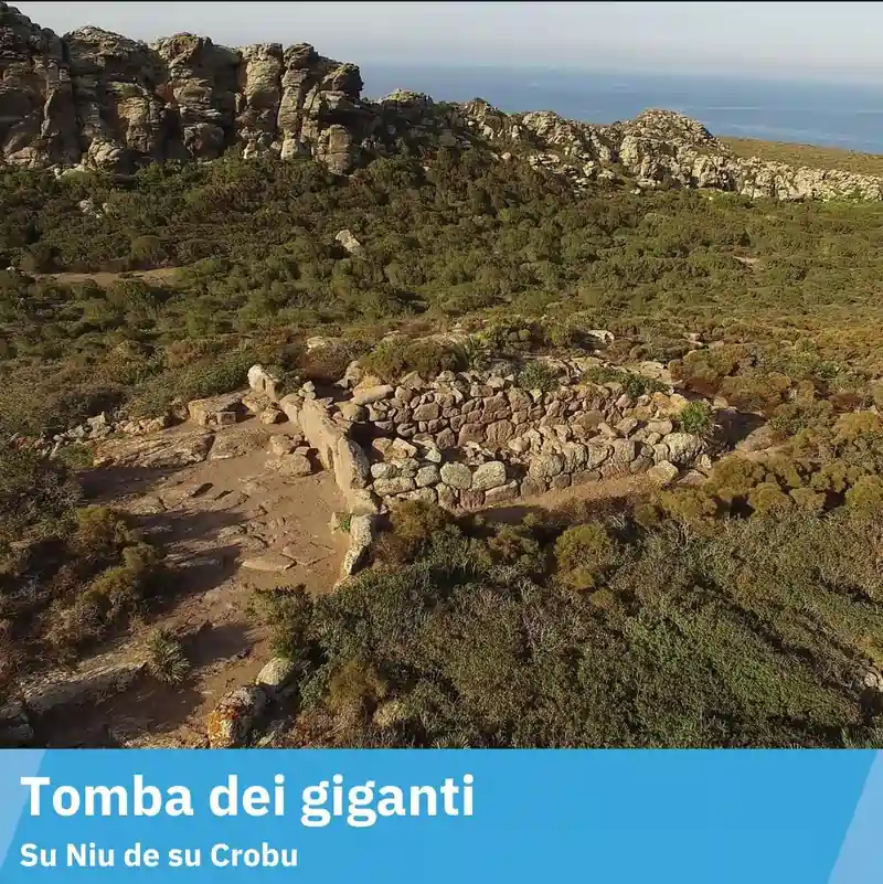 Tomba dei giganti di Su Niu de su Crobu a Sant'Antioco (vista aerea) | In Sardegna con Dani