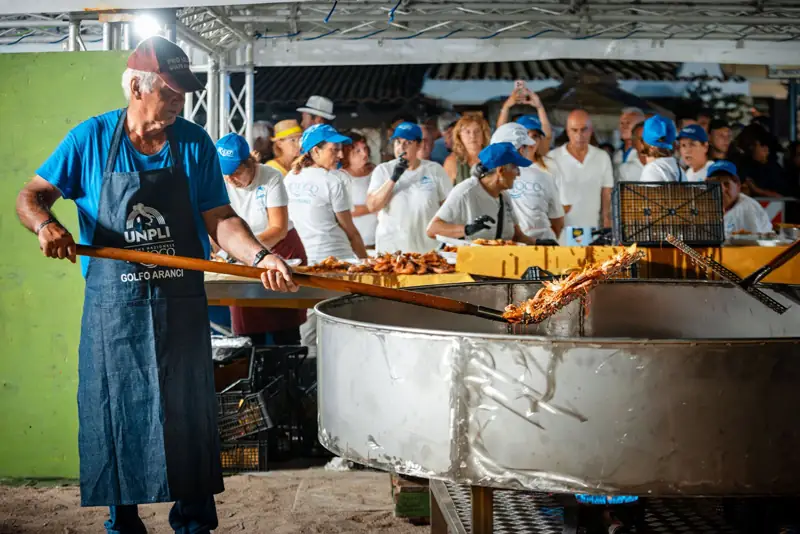 Frittura in corso alla sagra del pesce di Golfo Aranci | In Sardegna con Dani